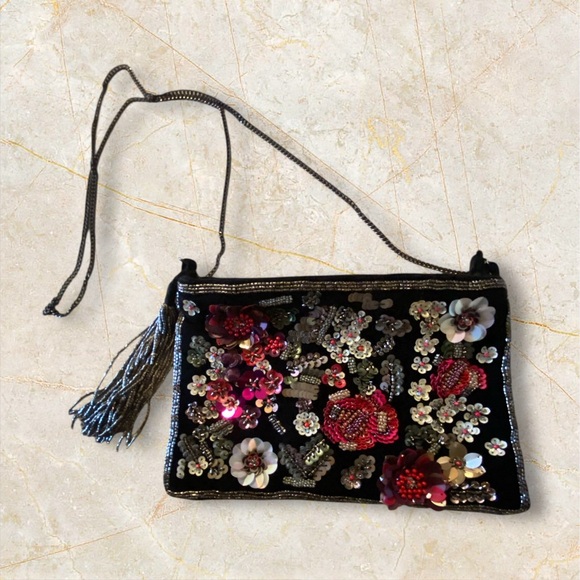 Labellum by Hillary Scott Floral beaded with crossbody Chain Strap - Picture 2 of 9